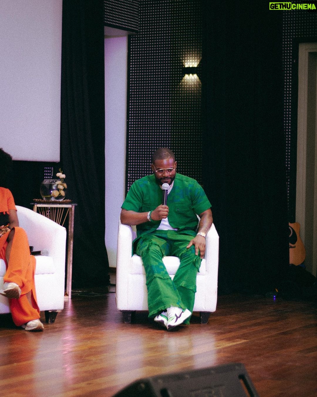 Falz - 149K Likes - Constructive conversation at @ignitetalksbytasck 👌🏾
👕 👖- @vividoke