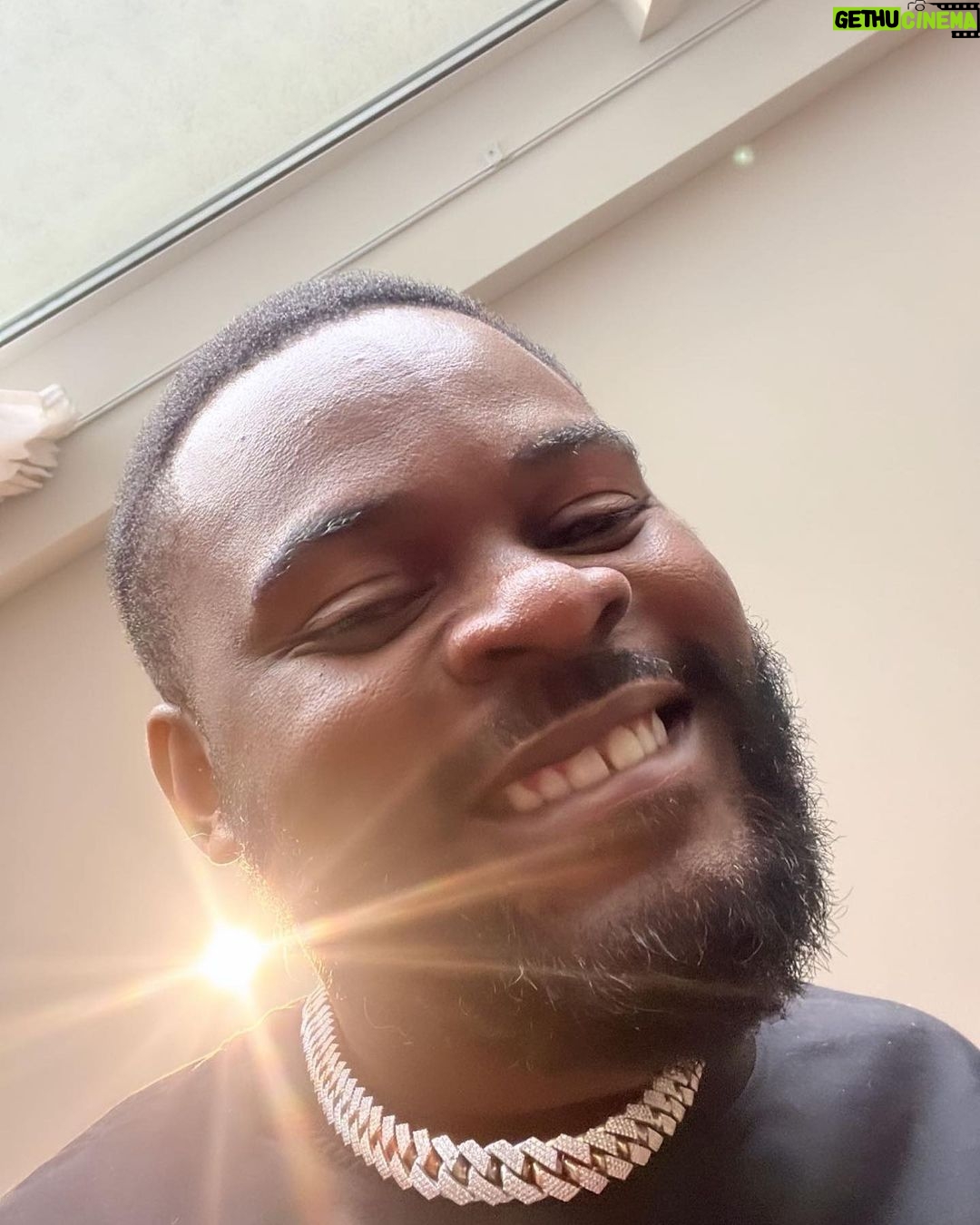 Falz - 60.8K Likes - Proof of life ✌🏾
Need to go swimming soon 🥹