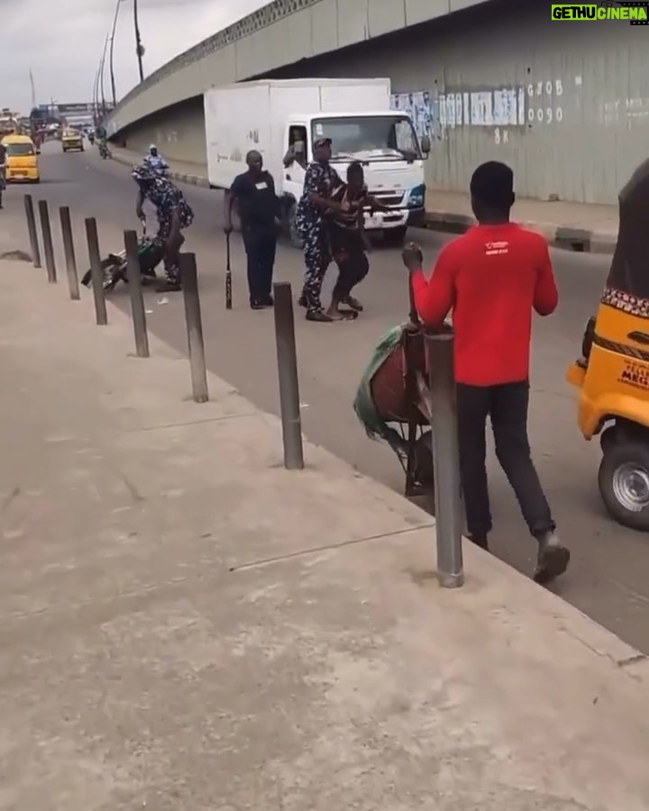 Falz - 200.7K Likes - Nobody can deny that it is wrong to hit a policeman. For mischief seekers, read that first sentence again.
However, these other videos are from the other side of the spectrum.
This is not the first, second, third, fourth, fifth, or sixth time.
We see cases like these very regularly & most of the time absolutely nothing is done to the perpetrators .
Before ENDSARS. After ENDSARS. Still very much ongoing.
WHEN do we pause to actually address the root cause of all these issues - THE NIGERIA POLICE FORCE
As we await confirmation on what actually led to the Seun Kuti reaction, we all know it’s not strange in Nigeria to see a drunk policeman.
We all know they constantly endanger lives and property
We all know they rob and extort at gun point
We know they continue to maim and brutalize
We all know they conduct extra judicial killings
Mr Inspector-General, IS THIS HOW POLICING IS DONE?
The speed wey una take arrest & charge @bigbirdkuti , you no go use am do something about this overly dysfunctional police 🤮