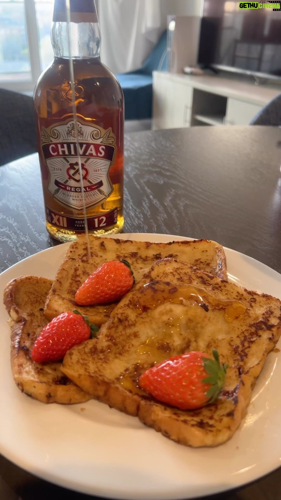 Falz - 137.9K Likes - Kent you people do romantica tins ?!
Teink me later 😌
Today’s Dish : Whiskey French Toast 🍞