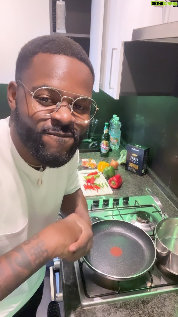Falz - 262.2K Likes - International-stir-fry-designer-pasta-a-la-penne 🍲😎
#ChefFalz