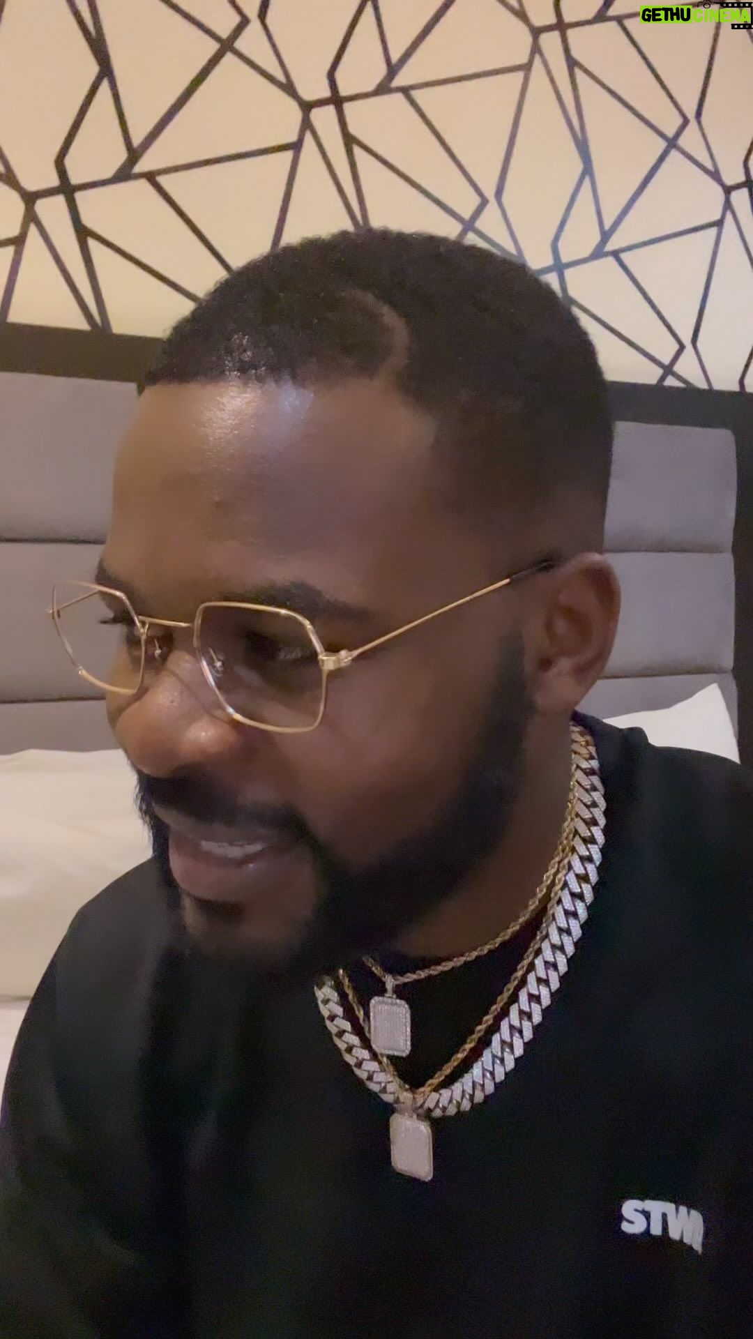 Falz - 213.7K Likes - Public office is for service to the people. No be anybody family house.
The so-called legislators we have at the moment have enjoyed unlimited time in office because we haven’t paid attention! And no be say dem truly dey represent us
Enough is enough.
It’s time for more competent people to occupy the Senate, House of Representatives & State House of Assembly.
#NigeriaDecides2023
#Owa