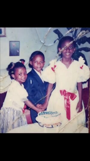 Falz Instagram - A short story 🤭

We thank the lord for growth. 

Tell me, which is your favourite version of Falz ?