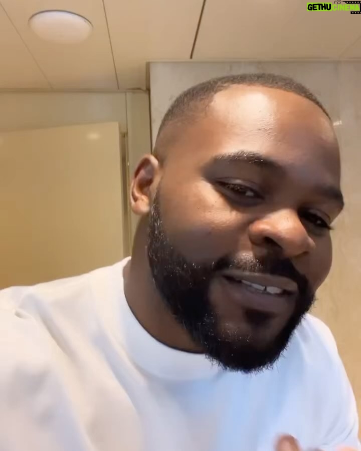 Falz - 118.2K Likes - Sometimes just stand and admire God’s work 🥹🍫