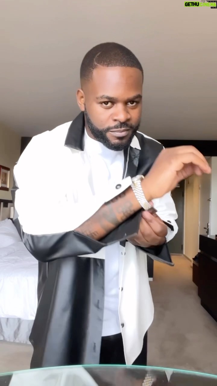 Falz - 191.3K Likes - Stepped out for the bro @funnyboneofficial last night!
Abuja alwaysssss lit 🔥 🫶🏾
See as Yoruba sweet for my mouth 🥹
@deangelictouchstylist 👕 👖