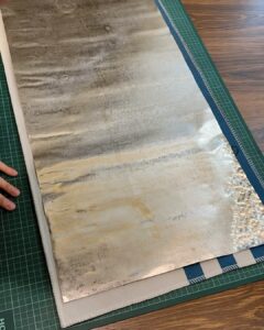 Fandy Fan Instagram - 「拙」攝影個展- 人樂年豐 關於一些小幫手，褲子一高一低買水泥小妹，髮尾自然卷翹的很美的阿母，穿著襪子一起曬太陽的阿ㄋㄚ打 都有一點拙的感覺，純真的，質樸的，有的時候笨笨的但是很真實可愛的人 未加修飾的真誠分享給大家🖤🖤