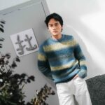 Fandy Fan Instagram - 很開心又可以用不同的方式和大家分享故事，謝謝今天到場的每一位朋友，謝謝你們用心的感受和聆聽，希望就像金屬水波一樣，層層的散開，最後還是會回到原點，經歷時間和沈澱，那個曾經的存在才會⼀點點的消失或是回到⾃⼰⾝上。 謝謝 @uprint_studio 的大力幫忙，詳細介紹不同相紙所呈現的效果，謝謝你們讓每一張照片變的更有溫度，照片輸出首選🥹🥹 多虧有 @derdan 的幫忙，讓更多人知道這次的展覽故事謝謝今天來參加的媒體朋友， 在短短的時間快速做出海報的 @roundan0303 ，辛苦了 因為有我的家人們 @weteamwork.co 、媽媽，給我時間、耐心和包容，才讓我擁有創作空間和不同呈現故事的方式 「拙」個展在鬧空間持續到12/31號，歡迎大家多多去玩和分享給朋友唷🫶🏻🫶🏻 @sandroparis Photo @ililyyy Styling @charliebubblecat Makeup @karenchang_makeup Hair @henrytc0216 Team @weteamwork.co