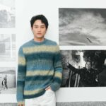 Fandy Fan Instagram - 很開心又可以用不同的方式和大家分享故事，謝謝今天到場的每一位朋友，謝謝你們用心的感受和聆聽，希望就像金屬水波一樣，層層的散開，最後還是會回到原點，經歷時間和沈澱，那個曾經的存在才會⼀點點的消失或是回到⾃⼰⾝上。 謝謝 @uprint_studio 的大力幫忙，詳細介紹不同相紙所呈現的效果，謝謝你們讓每一張照片變的更有溫度，照片輸出首選🥹🥹 多虧有 @derdan 的幫忙，讓更多人知道這次的展覽故事謝謝今天來參加的媒體朋友， 在短短的時間快速做出海報的 @roundan0303 ，辛苦了 因為有我的家人們 @weteamwork.co 、媽媽，給我時間、耐心和包容，才讓我擁有創作空間和不同呈現故事的方式 「拙」個展在鬧空間持續到12/31號，歡迎大家多多去玩和分享給朋友唷🫶🏻🫶🏻 @sandroparis Photo @ililyyy Styling @charliebubblecat Makeup @karenchang_makeup Hair @henrytc0216 Team @weteamwork.co