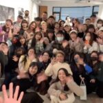 Fandy Fan Instagram – 2023 「拙」 👋🏻👋🏻👋🏻

很開心可以是在個展中與大家合影劃下2023的句點，很快樂很幸福，2024一定是一個豐富又滿足的一天，期待明年可以和更多的朋友一起見面相聚🫶🏻🫶🏻

新年快樂唷🎇🎇