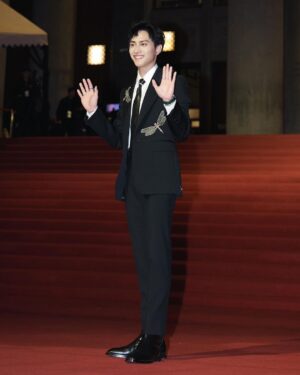 Fandy Fan Instagram - Thanks @goldenhorsefilmfestival 讓我一起參與金馬60這麼精彩的盛會，像是電影一樣的迷人，很榮幸自己是參與在其中的一份子🖤🖤🖤🖤

@alexandermcqueen
@piaget

Styling @charliebubblecat 
Makeup @wjc_mua
Hair @chiron_yun @driven.by
Photo @0uwang
Team @weteamwork.co