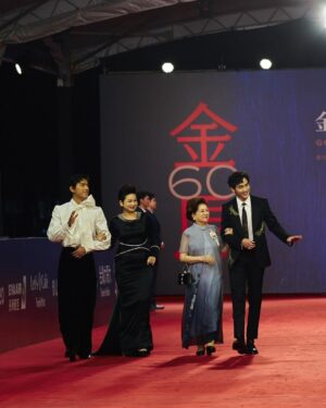 Fandy Fan Instagram - Thanks @goldenhorsefilmfestival 讓我一起參與金馬60這麼精彩的盛會，像是電影一樣的迷人，很榮幸自己是參與在其中的一份子🖤🖤🖤🖤

@alexandermcqueen
@piaget

Styling @charliebubblecat 
Makeup @wjc_mua
Hair @chiron_yun @driven.by
Photo @0uwang
Team @weteamwork.co