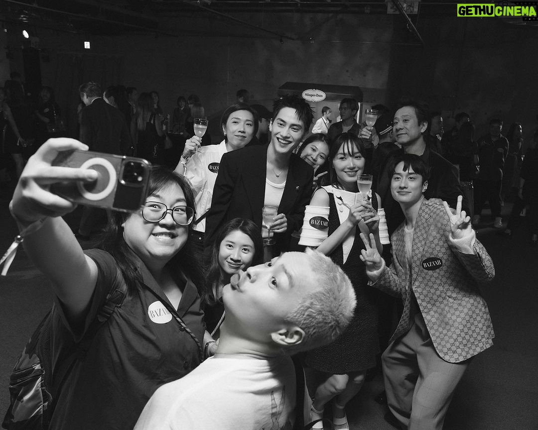 Fandy Fan Instagram - 好精彩的party 認識更多新的朋友,希望我們很快又可以見面,也謝謝陪伴我的粉絲朋朋們,期待下次再一起分享好玩的事😊😊😊 @harpersbazaarhk Makeup: @wjc_mua Hair: @garden_hairstylist Photo: @0uwang Styling: @charliebubblecat Team: @weteamwork.co Jacket: @acnestudios by @farfetch Shirt&trousers: @facetasmtokyo Jewelry: @piaget Shoes: @louboutinworld