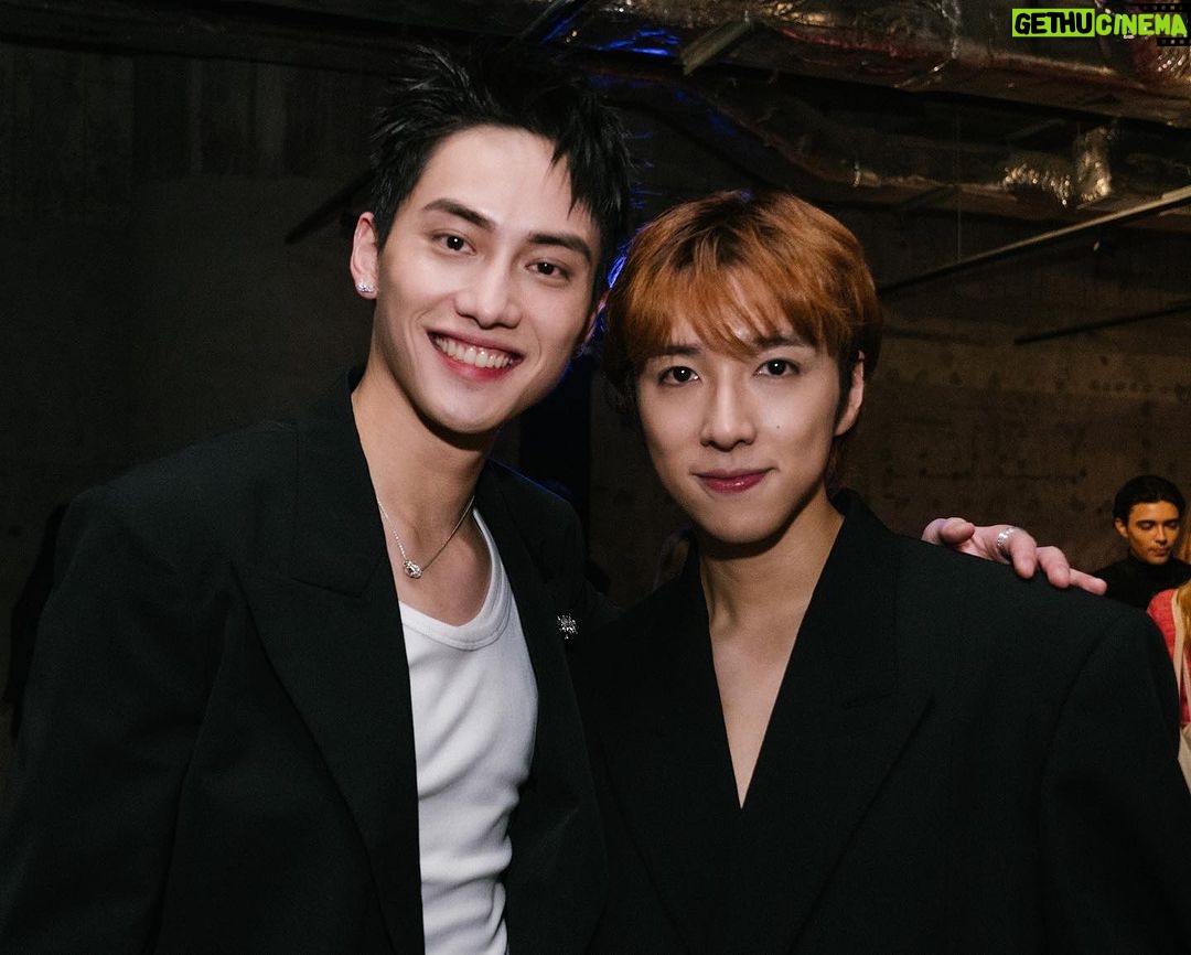 Fandy Fan Instagram - 好精彩的party 認識更多新的朋友,希望我們很快又可以見面,也謝謝陪伴我的粉絲朋朋們,期待下次再一起分享好玩的事😊😊😊 @harpersbazaarhk Makeup: @wjc_mua Hair: @garden_hairstylist Photo: @0uwang Styling: @charliebubblecat Team: @weteamwork.co Jacket: @acnestudios by @farfetch Shirt&trousers: @facetasmtokyo Jewelry: @piaget Shoes: @louboutinworld