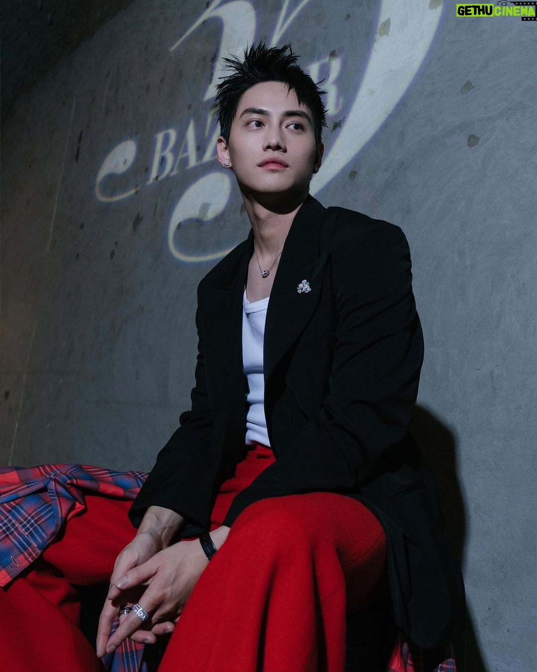 Fandy Fan Instagram - θ¬θ¬ @harpersbazaarhk ιθ«π€π€ δΈζ¬‘εδΎη©π₯ Makeup: @wjc_mua Hair: @garden_hairstylist Photo: @0uwang Styling: @charliebubblecat Team: @weteamwork.co Jacket: @acnestudios by @farfetch Shirt&trousers: @facetasmtokyo Jewelry: @piaget Shoes: @louboutinworld