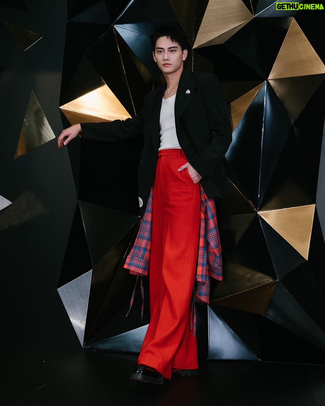 Fandy Fan Instagram - θ¬θ¬ @harpersbazaarhk ιθ«π€π€ δΈζ¬‘εδΎη©π₯ Makeup: @wjc_mua Hair: @garden_hairstylist Photo: @0uwang Styling: @charliebubblecat Team: @weteamwork.co Jacket: @acnestudios by @farfetch Shirt&trousers: @facetasmtokyo Jewelry: @piaget Shoes: @louboutinworld