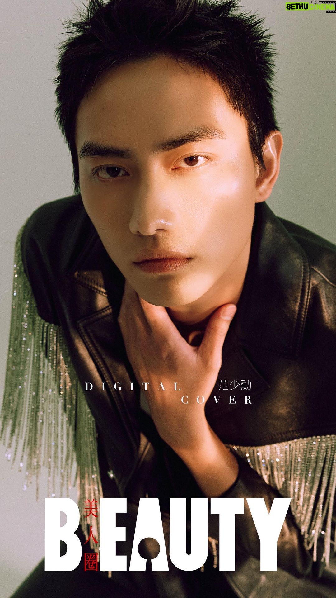 Fandy Fan Instagram - 美人圈數位封面 #范少勳 @fan82114 美人圈Digital Cover 9月封面人物✨ 明年即將邁入30代的范少勳,回顧過往的經歷,也坦言自己並沒有留下任何遺憾!他說:「我很相信我的選擇,做了就不會有遺憾,我很謝謝那時候的自己所相信的人事物!」范少勳自信灑脫的模樣,實在讓人不由得欽羨了起來。問到即將迎來的而立之年有什麼期許?他爽朗地笑言:「對人事物保有純粹的感受力和想像力!持續對世界感到好奇和有趣!」 🔎完整專訪資訊 @beauty321 🌹 Editor-in-Chief / Cherrie
Photographer / Kadosa
Video / Nora Sun+Orli Liang
Design / Vicky
Stylist / Amanda
Text / Aurora
Makeup / Wini Chen
Hair /Jae @drivenby
Fashion / CELINE HOMME,SAINT LAURENT,miu miu - #范少勳 #beauty封面之星 #beauty數位封面 #美人圈數位封面 #digitalcover #beauty321 #beauty美人圈
