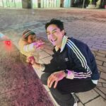 Fandy Fan Instagram - 呀呼呀呼恭喜恭喜，魔人阿爸放假啦🎉🎉 也不知道為什麼我在家時間越多，女兒晚上就越常做惡夢😂 我個人是歸類玩的太開心嘍🥳🥳 也祝大家新年玩的開開心心，健健康康🧧 #你家也有這樣的阿爸嗎#求溫暖#🤝🏻🙌🏻 @originals_tw