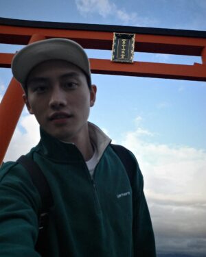 Fandy Fan Instagram - #演員們的旅行 來到了第四趟，我自拍的技術也大耀進了四個Level 

圖二自拍我給10分🥳🥳

#演員們的旅行攝影社🎇

演員們的旅行首播

1/26 週五晚間11點「東森綜合台 」
1/27 週六晚間9點 「TVBS 42台」

一定不要錯過哦🔥🔥🔥