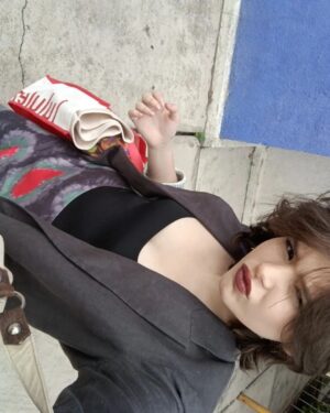 Farah Justiniani Instagram - 1. Farah 
2. Perro 
3. Atardecer lindo
4. De noche con el Chif 
5. Lo que no ven los directores cuando grabó algun casting
6. Baile que baile 
7. Cantando mi canción fav de Caifanes 
8. Na se 
9. Farah en alucin y fife (no lo soy) JSKSJSK 🤌
10. Ya se siente navidad