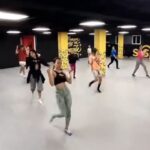 Farah Justiniani Instagram - 1. Farah 2. Perro 3. Atardecer lindo 4. De noche con el Chif 5. Lo que no ven los directores cuando grabó algun casting 6. Baile que baile 7. Cantando mi canción fav de Caifanes 8. Na se 9. Farah en alucin y fife (no lo soy) JSKSJSK 🤌 10. Ya se siente navidad