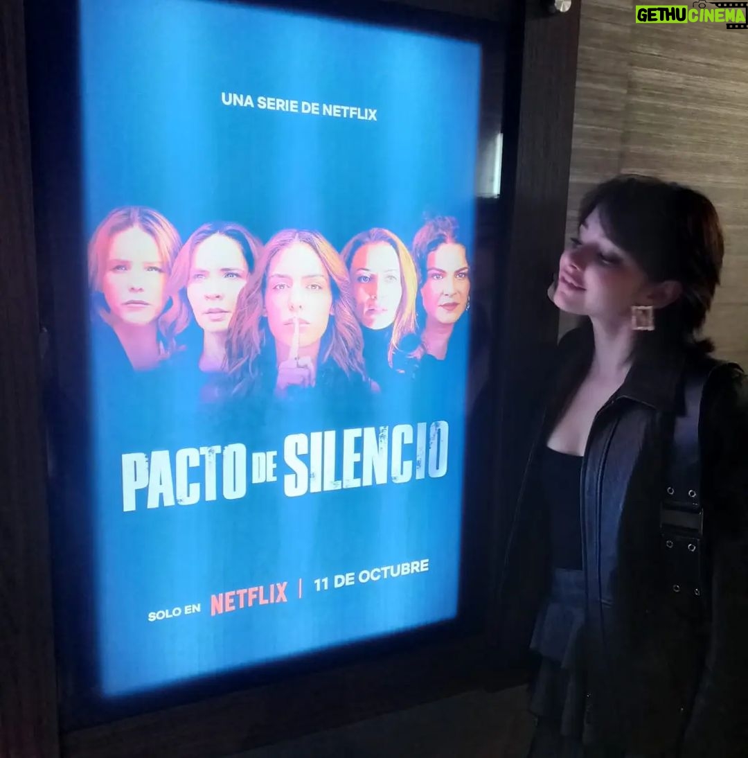 Farah Justiniani Instagram - Estoy muy feliz de decirles que ya pueden ver en @netflixlat @netflix "Pacto de Silencio". Este proyecto me marco mucho en todos los aspectos, pero más como persona. Poder modificar mi físico para interpretar a Sam fue la mejor decisión que pude hacer. Se creó una hermosa familia a la cual, adoro con todo mi corazón ❤️🩹 Gracias a los directores que admiro tanto y fueron parte importante para mi @sevive @maocorredor Gracias a todos por todo su cariño y su empeño en éste proyecto tan lindo. ¡¡Vayan a ver esta grandiosa serie!!