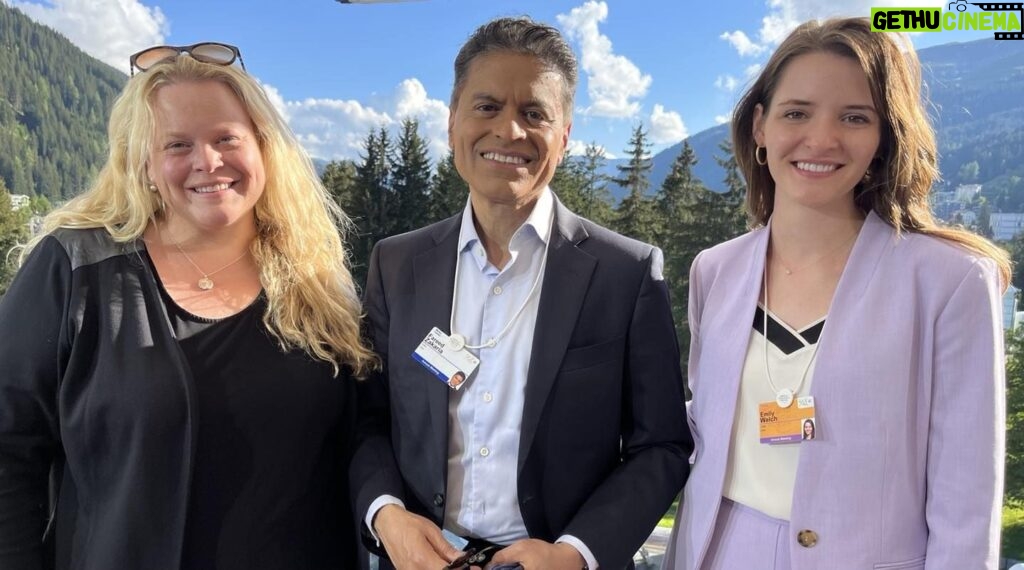 Fareed Zakaria Instagram - My amazing Davos Duo! Thanks Emily and Jessica! WEF Davos