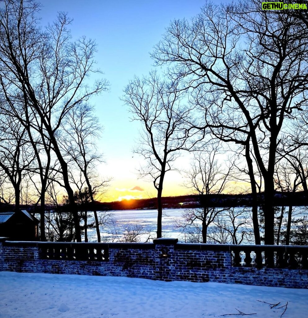 Fareed Zakaria Instagram - Sunset on the Hudson. Pretty but COLD! Rhinebeck, New York