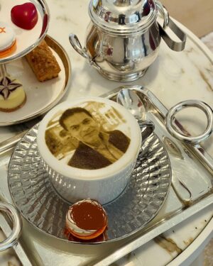 Fareed Zakaria Instagram - Just when you think Dubai can't get more over-the-top, look at what I was served here. A cappuccino with my face on the foam!