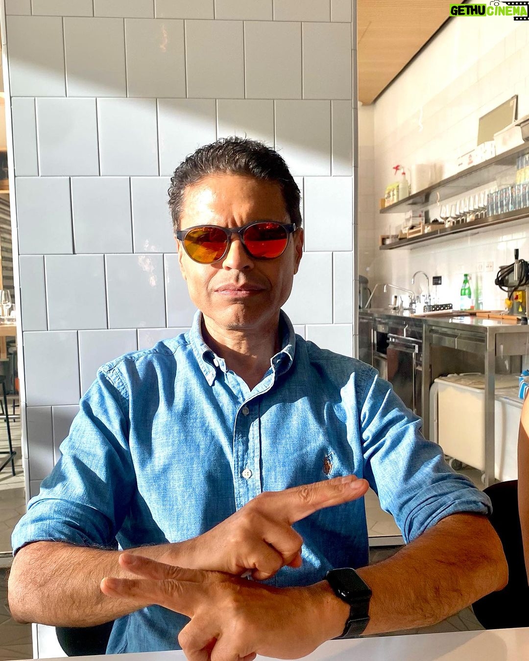 Fareed Zakaria - 1.1K Likes - Trying to fit in while in Williamsburg. 🤣 Actually went there to have dinner at @misinewyork which lives up to the hype. Best pasta in New York!! 🤳@sofiazakariaa