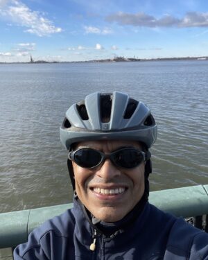 Fareed Zakaria Instagram - Happy New Year. Started 2023 with a bike ride to the tip on Manhattan.🦵🏽