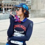 Febby Rastanty Instagram - WOHOOOO I MADE IT! Alhamdulillaaaah 🥹❤️❤️ My 2nd 42.2 KM in a year, My 2nd WMM Medal! :’) sebenarnya marathon kali ini ku akui persiapan nya gak semateng saat tokyo marathon kemarin. Entah kenapa banyak banget keluhan badan. Betisku keram. Sampe jalan pun sakit. Awalnya kanan, trus pindah kiri. Sempet beberapa kali fisio. Membaik, tapi tetep aja berasa. Tau kalau kaki gak baik-baik aja. Latihan juga susah banget capai target. Peak run cuma nyampe 21 km karena kaki udah lumayan sakit 🥹 banyak juga aktifitas jadi latihan pun banyak bolong. Duh banyak deh dramanya hahaha. Tapi aku percaya banget mantra “Your body can believe what your mind can achieve”. Aku percaya pikiran kita tuh HEBAT banget. Kalau kita mindsetnya gabisa, pasti badan juga ikutan. Jadi emang walaupun tau kalau kaki gak dalam kondisi prima, pikiran ku tetap harus kuat dan percaya bahwa aku bisa. Pasang target di pikiran bisa finish dalam waktu 4 jam aja (kan ada gila-gilanya nih cewek 😅). Sepanjang perjalanan cuma bisa semangatin diri sendiri dan berdoa terus sama Tuhan minta dikuatkan seluruh badan. Pikiranku cuma yang penting lariin aja apapun yang terjadi dan nikmati setiap perjalannya! KM 21 kaki mulai kasih alarm capek, cuma bisa elus-elus dan bilang “Gapapa ya dikit lagi. Bisa ya. Abis ini istirahat ya janji” eh ternyata badannya bisa kerja sama dengan baik 🥹🥹 *peluk erat badan sendiri*. AAAND YES I HAD SO MUCH FUN! beda negara, beda juga vibenya. Walaupun jarang liat orang indonesia, tapi disini orang yang cheering juga banyak sepanjang jalan. Bikin tambah semangat. Bonusnya PB lagi :’) 04:21:07 heheheh mayanlah beda 25 menit. 2 WMM down, 4 more to go! Bismillaaah! ❤️🙏🏻