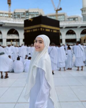 Febby Rastanty Instagram - “Tentang banyak harapan yang selalu kita langitkan, semoga senantiasa Allah segerakan” ❤️