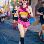 Febby Rastanty Instagram - Tepat seminggu dari MBM 2023, saatnya kita #ThrowbackSunday 😋 mau cerita dikit jadi seminggu sebelum Half Marathon, betisku keram, jalan susah, agak menjalar bahkan sampe ke lutut ngilu. Panik banget karena mau Half marathon, akhirnya sempet fisiotherapy, mendingan tapi belum balik normal banget. Setiap jalan masih gak enak dan berat, apalagi LARI 😩 akhirnya keukeuh mau ikut aja, mau lari santai sambil liat sawah di bali. Namun hari H, tentu saja itu hanyalah wacana. Si amatir yang punya jiwa kompetitif nan ambi panas banget liat orang-orang pada lari kenceng, bawaannya pengen ngejar hahahaha 😂😂 alhasil KM 12 setelah jalannya naik turun, kaki jadi makin keram, hampir aja mau nyerah dikit & kembali ke niat awal, yaitu cuma mau lari santai dan dapet PB alias photo banyak 😜 trus aku keinget sesuatu, menurut riset dan katanya mas kipchoge sih kalau lari sambil senyum bikin badan lebih relax dan pikiran lebih tenang, jadi lari lebih kuat dan kencang. Akhirnya kita paksain diri buat senyum sepanjang jalan, AND IT WORKED 🥹❤️ keramnya makin gak berasa, nafas juga lebih enak 🥹 trus fokus liat jalan aja dan bilang ke diri sendiri “you have to finish what you have started febby. Bentar lagi finish, tahan dikit ya”. Berusaha membuat goal kecil, yaitu water station. Gimana caranya lari sampe ke water station berikutnya dan berikutnya lagi. Alhamdulillah finish strong & happy! congratulations to all maybank marathon 2023 runners! ☺️❤️🙏🏻 📸: @cameragoods.visual @hanarsport.id @kitavisual.co @jiminataa