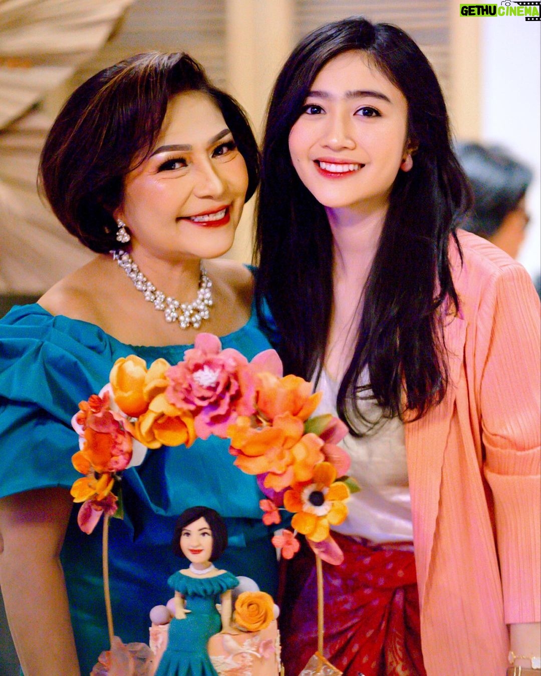 Febby Rastanty Instagram - Happy sweet 17th birthday Mama Anice cantik 😜💖 @aniceworang Semoga sehat & bahagia selalu. Bismillah soon nambah personil di foto ini ya ma? eh gimana gimana… 🤪🤪