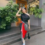 Febby Rastanty Instagram - Merayakan kekayaan budaya Indonesia di hari kemerdekaan ke-78! 🤍 Selama shooting di Jogja beberapa minggu yang lalu, aku jadi jatuh cinta banget sama keindahan batik & kebaya. As I wear these beautiful pieces, I'm reminded of the generations before us who wore them with pride ✨ To preserve our cultural roots, I aim to incorporate batik & kebaya to my daily outfits. Here are some pics of me in beautiful kain and kebaya! ☺️ Dalam semangat kemerdekaan, yuk kita terus memelihara dan menghormati warisan budaya kita 🕊️ Selamat hari kemerdekaan ke-78, Indonesia! Terus melaju untuk Indonesia maju 🇲🇨