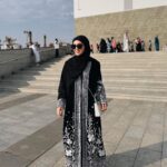 Febby Rastanty Instagram - Medina day 2. Agendanya city tour yay. Jalan-jalan ke Masjid Quba, Jabal uhud & Kebun Kurma. Foto-foto yang banyak soalnya pake abaya dari mommaku sayang @marinizumarnisreal ☺️❤️ jujur banyak yang bilang suka dan nanya beli dimana hehe ini merknya @mazulabel ya guys ☺️❤️ yuk diborong yuk punya ibu peri yuk