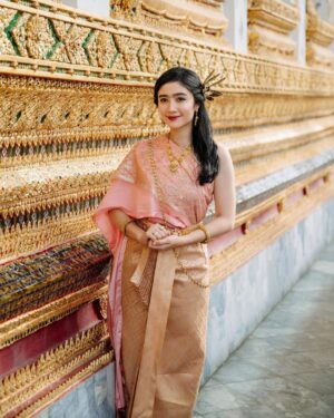 Febby Rastanty Instagram - Lost in the beauty of Wat Arun 🤍 Absolutely captivated by the history and elegance here 🌅✨

// all pics captured by @sweet.escape ❤️ don’t forget to use my discount code ‘FEBBY10’ to get 10% off + 10 extra downloadable photo for photoshoot in all Sweet Escape’s available destination ✨