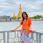 Febby Rastanty Instagram – Wat arun, Bangkok. 2023.
//
Pake kebaya dari ibukuu @maudykoesnaedi & kain dari mbak @santizaidan ❤️ luv banget!