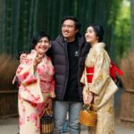 Febby Rastanty Instagram - Hari-hari terakhir di jepang, secara impulsif tiba-tiba pengen foto bagus sekeluarga. Ini pertama kalinya lagi liburan bertiga semenjak pandemi kemarin. Destinasinya jepang lagi. Salah satu destinasi favorit kita bertiga. Dan setiap liburan bertiga gapernah punya foto bener-bener proper. Paling foto nya cuma berdua atauga ya aku sendiri HAHAHAHA (tentu saja yang paling banyak minta fotoin dengan berbagai angle 😌🙏🏻) jadi langsung aja contact @sweet.escape buat fotoin kita di kyoto. Sewa kimono juga bareng sama mama biar lebih blend-in sama background. Kalau dede ku jangan harap ya doi mau ikut2 kakak dan mamanya centil-centilan gini. Anddd i love the picsss so much ❤️❤️😍 trus kemarin dapet photographernya orang indonesia jadi lebih enak diarahinnya. Coba deh kalau kalian lagi di jepang langsung aja contact @sweet.escape 🙋🏻‍♀️ don’t forget to use my code “FEBBY10” 10% off + 10 extra downloadable photo for photoshoot in all SweetEscape’s available destination ❤️
