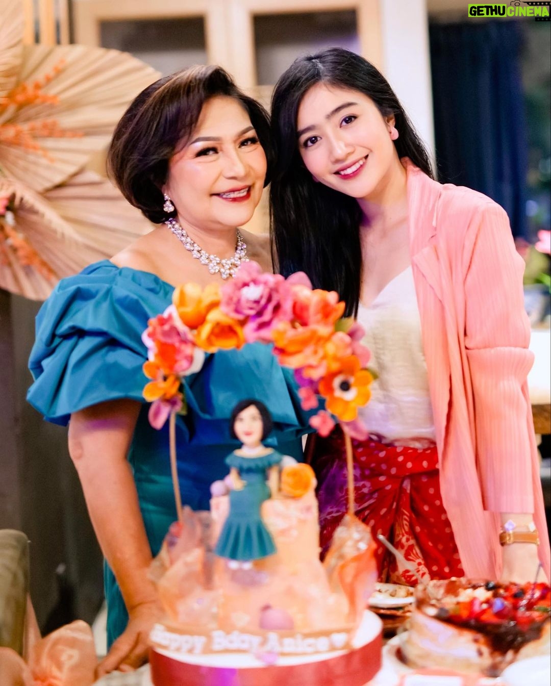 Febby Rastanty Instagram - Happy sweet 17th birthday Mama Anice cantik 😜💖 @aniceworang Semoga sehat & bahagia selalu. Bismillah soon nambah personil di foto ini ya ma? eh gimana gimana… 🤪🤪