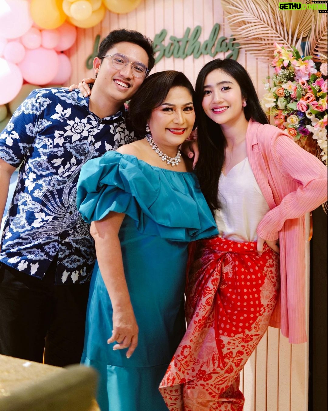 Febby Rastanty Instagram - Happy sweet 17th birthday Mama Anice cantik 😜💖 @aniceworang Semoga sehat & bahagia selalu. Bismillah soon nambah personil di foto ini ya ma? eh gimana gimana… 🤪🤪