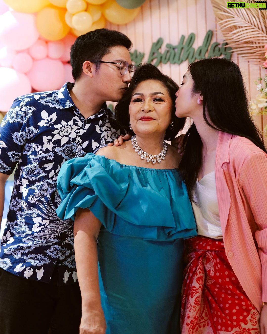Febby Rastanty Instagram - Happy sweet 17th birthday Mama Anice cantik 😜💖 @aniceworang Semoga sehat & bahagia selalu. Bismillah soon nambah personil di foto ini ya ma? eh gimana gimana… 🤪🤪
