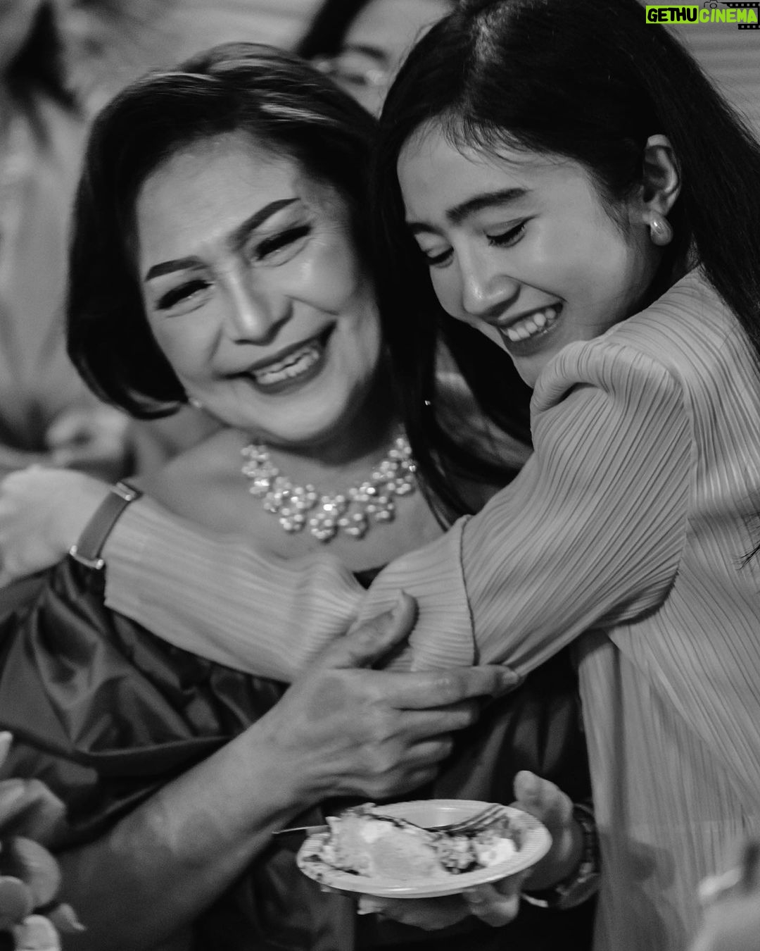 Febby Rastanty Instagram - Happy sweet 17th birthday Mama Anice cantik 😜💖 @aniceworang Semoga sehat & bahagia selalu. Bismillah soon nambah personil di foto ini ya ma? eh gimana gimana… 🤪🤪