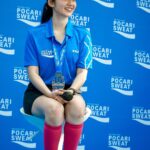 Febby Rastanty Instagram - #betterlatethannever right? 🤪 throwback to my very first Pocari Sweat Run Indonesia in Bandung 💙 rasanya HAPPPYYY BANGET. Bisa lari bareng 27 ribu teman-teman seindonesia di bandung, suasananya enak, cuacanya dingin, semua jalan dan area nya bersih dan clear. Walaupun rutenya naik turun, apalagi yang 10k, baru berapa ratus meter sudah disambut fly over ceunah hahaha 💪🏻🥲 tapi seneng katanya temen-temen justru banyak yang PB disinii, apalagi banyak yg pertama kali juga! 🥰 kereeen! Kalau aku sih PB juga alias Photo Banyak hahaha (thank you mas photographer 😋🙏🏻) dalam keadaan apapun yang penting bibir jangan sampe pucet alias liptint always on 🤪 congratulations to @pocariid @pocarisportid famz on your successful amazing event! WOHOO 👏🏻👏🏻 See you guys next year! 💙💙