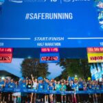 Febby Rastanty Instagram - #betterlatethannever right? 🤪 throwback to my very first Pocari Sweat Run Indonesia in Bandung 💙 rasanya HAPPPYYY BANGET. Bisa lari bareng 27 ribu teman-teman seindonesia di bandung, suasananya enak, cuacanya dingin, semua jalan dan area nya bersih dan clear. Walaupun rutenya naik turun, apalagi yang 10k, baru berapa ratus meter sudah disambut fly over ceunah hahaha 💪🏻🥲 tapi seneng katanya temen-temen justru banyak yang PB disinii, apalagi banyak yg pertama kali juga! 🥰 kereeen! Kalau aku sih PB juga alias Photo Banyak hahaha (thank you mas photographer 😋🙏🏻) dalam keadaan apapun yang penting bibir jangan sampe pucet alias liptint always on 🤪 congratulations to @pocariid @pocarisportid famz on your successful amazing event! WOHOO 👏🏻👏🏻 See you guys next year! 💙💙