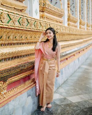 Febby Rastanty Instagram - Lost in the beauty of Wat Arun 🤍 Absolutely captivated by the history and elegance here 🌅✨

// all pics captured by @sweet.escape ❤️ don’t forget to use my discount code ‘FEBBY10’ to get 10% off + 10 extra downloadable photo for photoshoot in all Sweet Escape’s available destination ✨