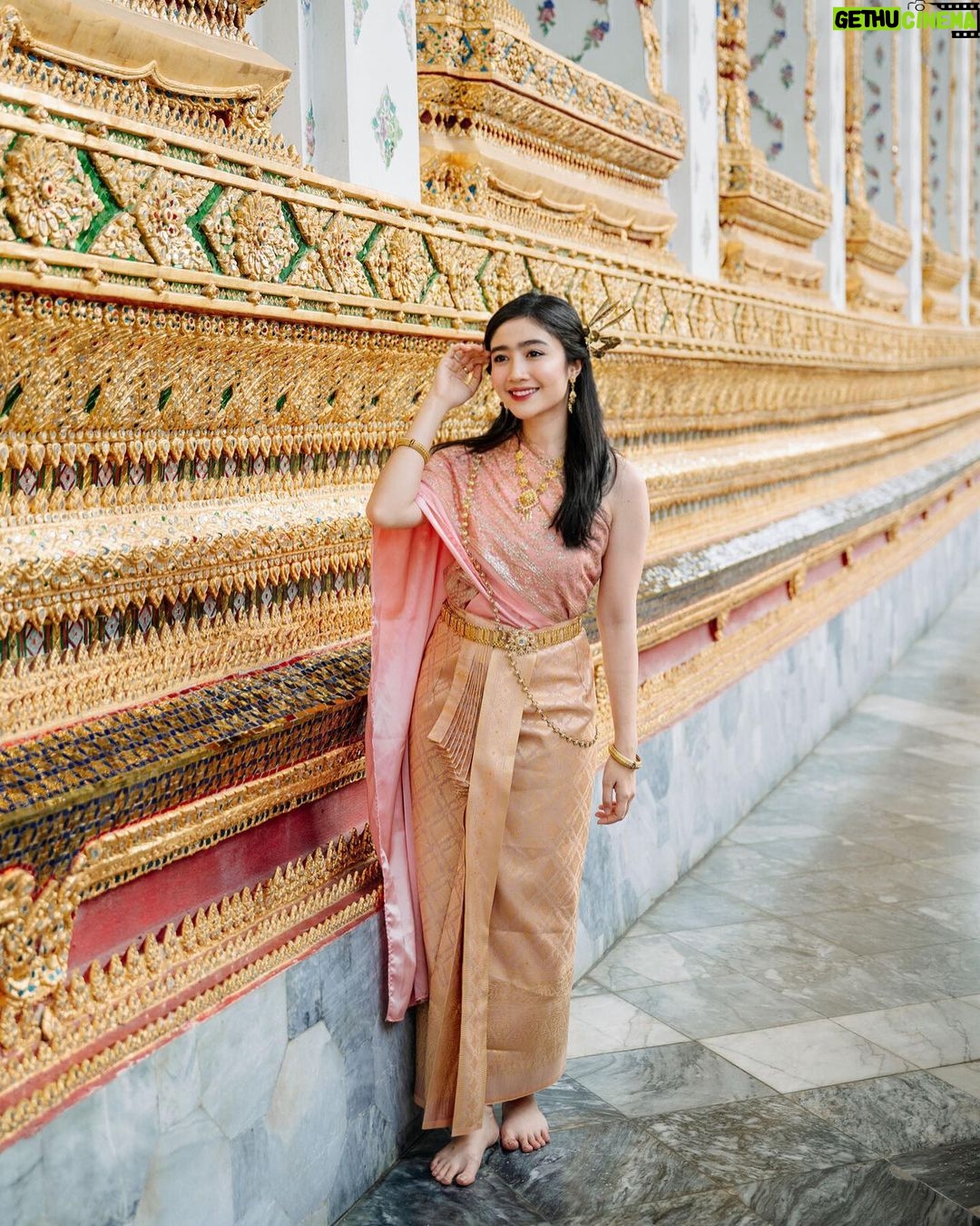 Febby Rastanty - 456K Likes - Lost in the beauty of Wat Arun 🤍 Absolutely captivated by the history and elegance here 🌅✨
// all pics captured by @sweet.escape ❤️ don’t forget to use my discount code ‘FEBBY10’ to get 10% off + 10 extra downloadable photo for photoshoot in all Sweet Escape’s available destination ✨