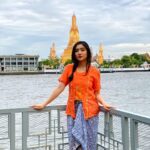 Febby Rastanty Instagram - Wat arun, Bangkok. 2023. // Pake kebaya dari ibukuu @maudykoesnaedi & kain dari mbak @santizaidan ❤️ luv banget!