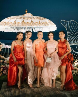 Febby Rastanty Instagram - Blackpunk in your areah!  #KUPunyaMILA wedding reception season finale edition 😝

Sekali lagi, Teh lilis, Mbak Mawar, Neng Jejen mengucapkan selamat kepada Inang Jisuca mila! 🙏🏻