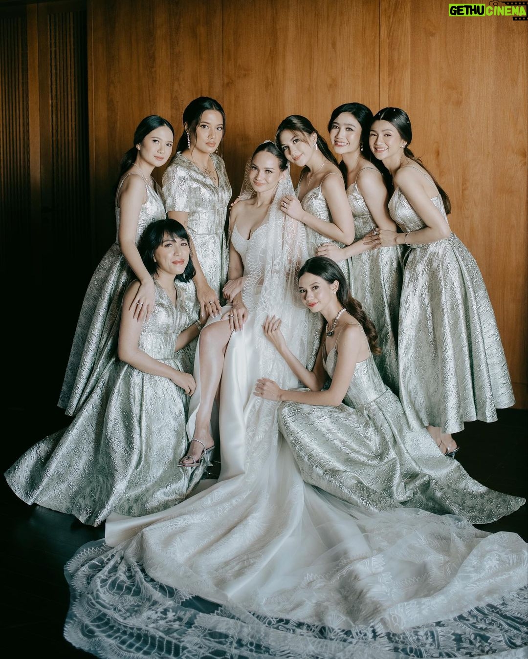Febby Rastanty - 1.3 Million Likes - Akhirnya wedding yang privat, hangat dan intimate seperti yang kamu impikan jadi kenyataan ya kak. Penuh cinta, haru dan tawa. Semua orang terdekat yang hadir ikut bahagia. I’m truly happy for you ☺️ @enzystoria Tepuk tangan untuk cewek keren satu ini yang ngurus semua urusan pernikahan sendiri, sambil kordinasi jarak jauh sama kak mol @molenkasetra dan juga syuting & kuliah 👏🏻 thank you for giving me an example what kind of wedding i would like to have in the future ❤️ selamat mesra-mesraan sampe tua kakak-kakak ku sayang! #ENZupwithMOL